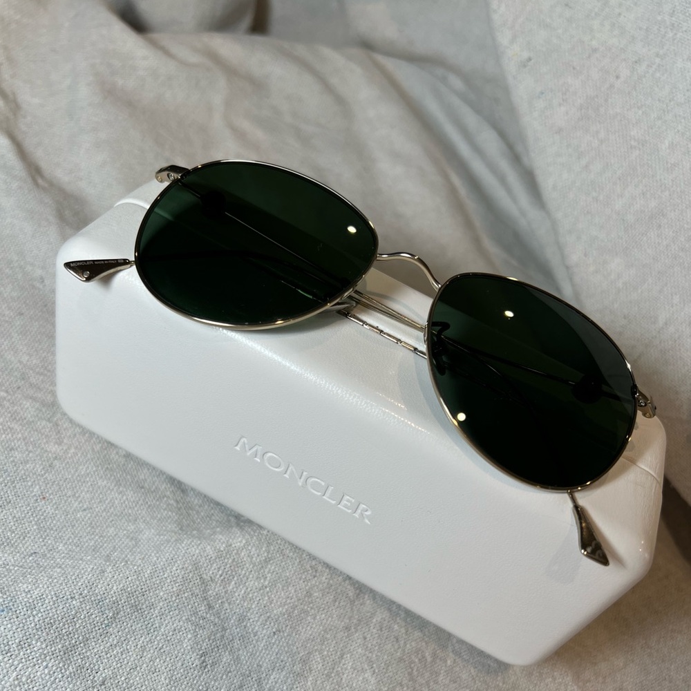 Moncler Black Aviator Sunglasses with White Case - Picture 9 of 9